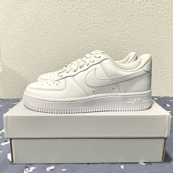 Women’s Air Force 1 ‘07 - Picture 2 of 6